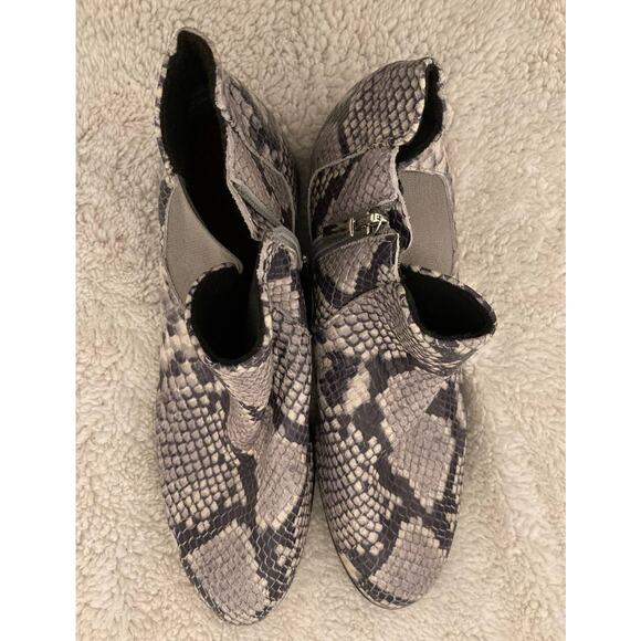 Munro faux Snakeskin Print Cate Side Zip Leather Ankle Booties 7M Grey Black NWT - Picture 5 of 8